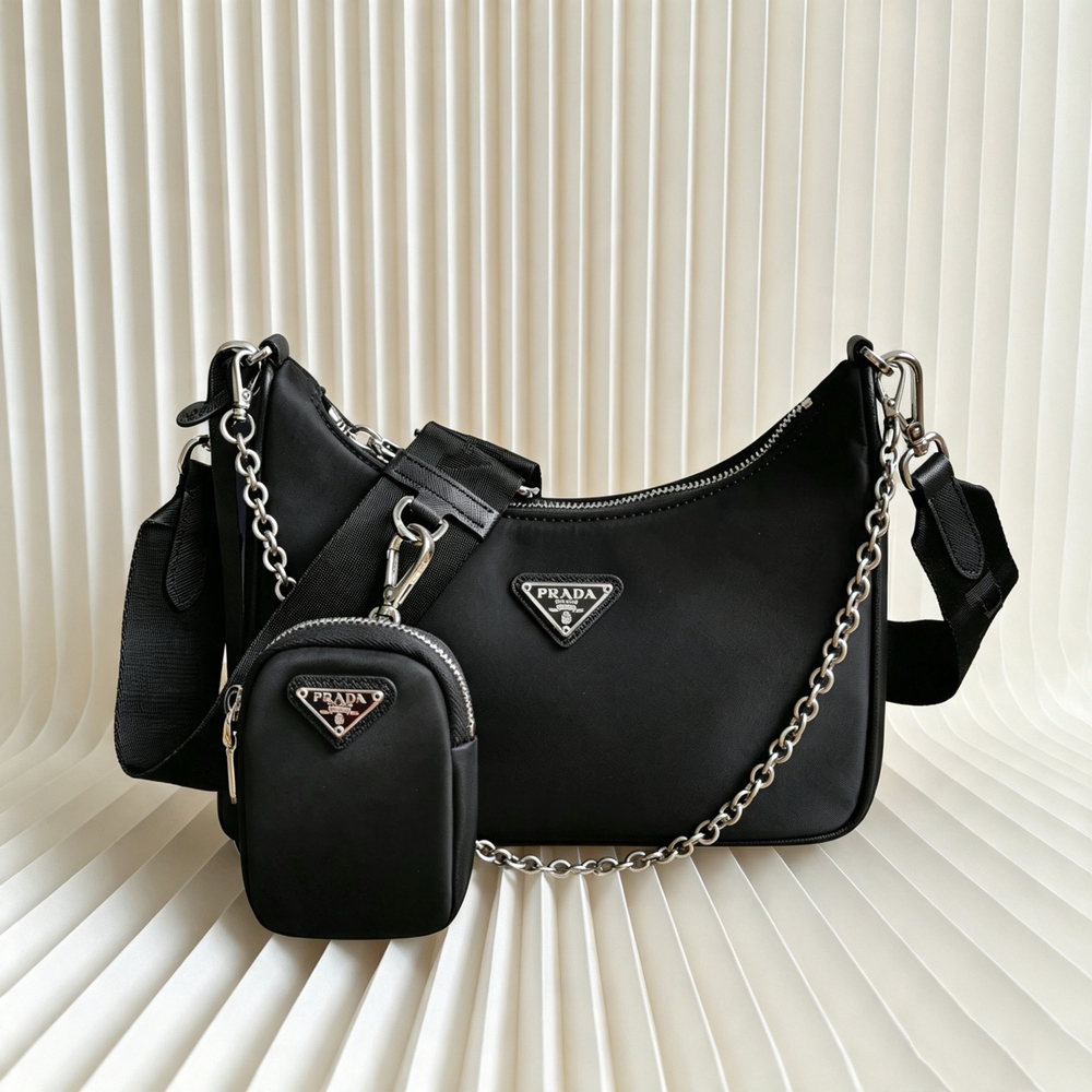🖤Prada Re-Edition 2005 Nylon Chain Hobo Bag